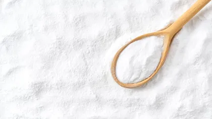 A pus bicarbonat în mazărea de pe foc și a rămas uimită. Trucul genial descoperit de gospodină