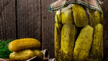 Cum pui castraveți în oțet. Rețeta bulgărească pe care gospodinele o adoră