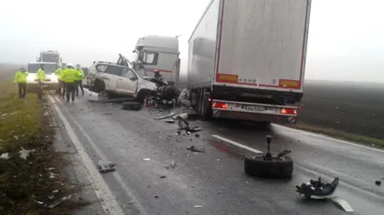 Accident deosebit de grav în această dimineață. Impact devastator între un autobuz, un camion și o mașină, în Brăila. Mai multe persoane și-au pierdut viața