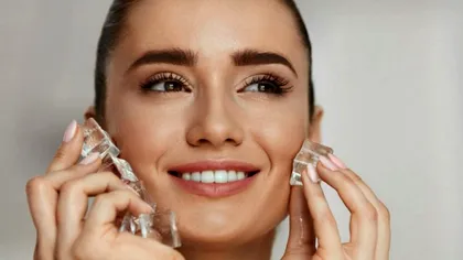 Și-a pus gheață pe față, zi de zi, timp de o lună. Efectele de după sunt miraculoase!