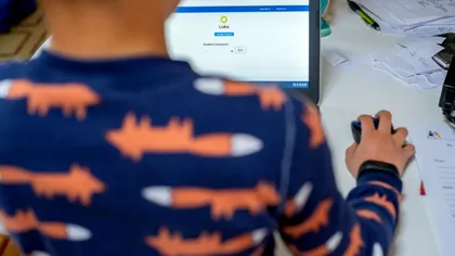 Un profesor român i-a cerut poze nud unei eleve. Este halucinant cum a reacționat directoarea