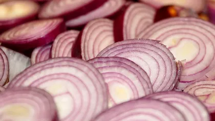 Ce se întâmplă în corp dacă mănânci 1 ceapă roșie, pe zi. Greșeala fatală a românilor care o ocolesc