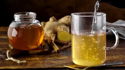 Ce se întâmplă cu pielea ta dacă bei apă cu miere, zilnic. Secretul fetelor de la țară s-a aflat