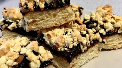 Prăjitură cu nucă și gem de prune. Secretul pentru un desert delicios