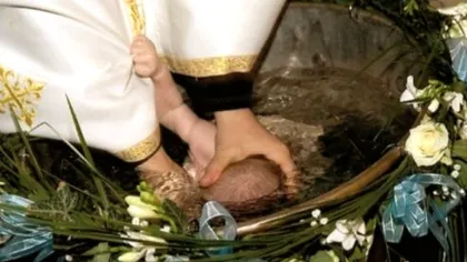 Ce au descoperit medicii în autopsia bebelușului mort după slujba de botez. Detaliile care ies acum la suprafață