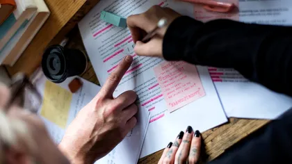 O mamă a dat de gol un învățător din Iași, după ce a fost agresiv cu mai mulți elevi: 