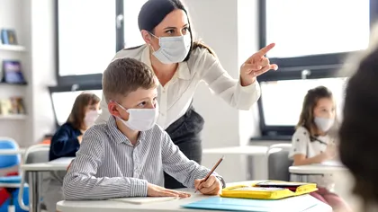 Elev de clasa a III-a cu deficiențe de vedere, umilit de învățătoare după ce i-a oferit un mărțișor: 