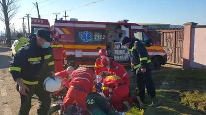 Tragedie în Vaslui. Un tânăr de 25 de ani a murit strivit de un mal de pământ. Tatăl său a privit neputincios ultimele clipe de viață ale băiatului