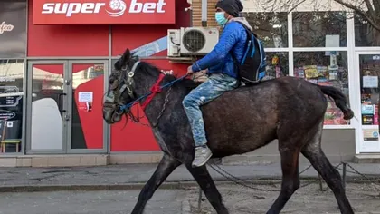 Ce a făcut Sergiu, călărețul din Iași, cu casa primită din donații. Vecinii lui sunt îngroziți de alegerile făcute