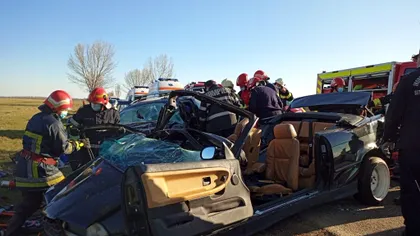 Accident teribil la Bacău. Trei persoane au murit, iar două se află în stare gravă după ciocnirea violentă între două autoturisme
