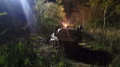 Accident tragic în Prahova. Doi tineri au murit după ce mașina în care se aflau s-a răsturnat de mai multe ori