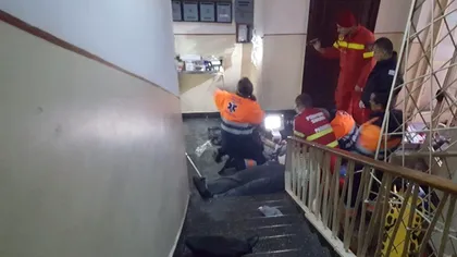 Imagini de groază într-o scară de bloc din Brașov. Bărbat de 46 de ani, găsit mort într-o baltă de sânge. Ce se întâmplase în apartamentul său