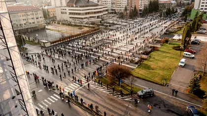 Imagine spectaculoasă de la Miercurea Ciuc. Distanțare socială ca la carte, la sfințirea bucatelor de Paște