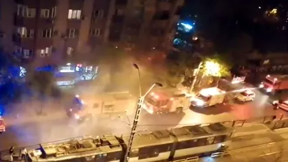Ultima oră. Un tramvai 41 a luat foc cu vatmanul și mai mulți călători în interior. Pompierii au intervenit de urgență