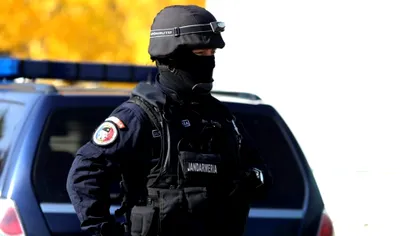 Cum a fost înjunghiat un jandarm chiar de către bărbatul pe care l-a salvat. Ce s-a întâmplat, de fapt