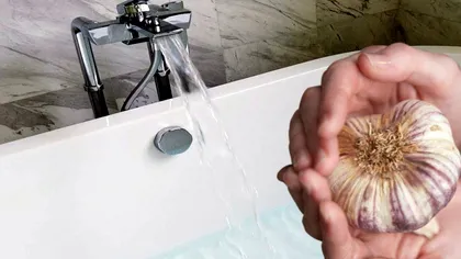 A pus usturoi în apa din cadă și s-a relaxat în ea. Trucul secret al femeilor de la țară
