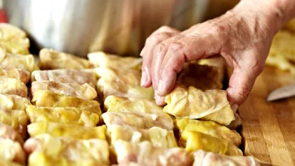 Ingredientul secret pus în sarmale de români. Puțini mai apelează la acest truc exotic