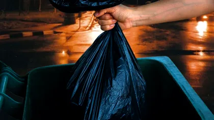 De ce nu trebuie să duci gunoiul noaptea. Ce se întâmplă dacă totuși o faci