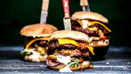 Ce se întâmplă în corp după ce înghiți prima mușcătură din hamburger. Pariu că nu știai asta