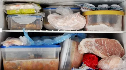 Cum decongelezi corect mâncarea, de fapt. Detaliul neștiut de care lumea nu ține cont