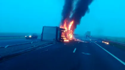 Accident grav în această dimineață pe A1. O mașină plină cu băuturi s-a răsturnat și a luat foc. Pompierii au intervenit de urgență