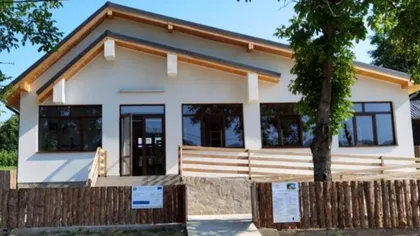Cel mai frumos muzeu al satului din România. Se găsește într-o comună de munte din Vrancea și are un atelier de sculptură tradiţională