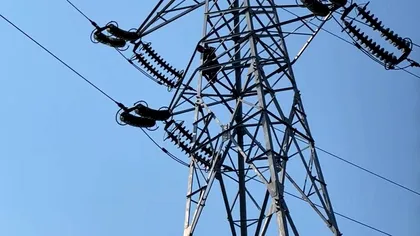 Ce s-a întâmplat după ce un bărbat din Iași s-a urcat pe stâlp şi a amenințat că se aruncă în gol. Acesta avea un cui bătut în frunte