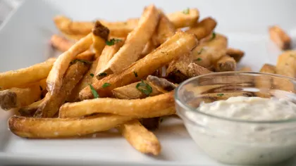 Marele secret al cartofilor prăjiți. Cum îi faci moi la interior și crocanți la exterior