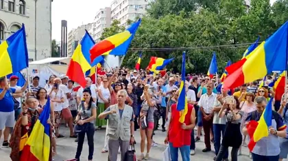 Proteste în Capitală faţă de introducerea de noi restricţii. Diana Şoşoacă şi George Simion, în Piaţa Universităţii