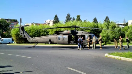 Cine sunt polițiștii care au evitat o tragedie în Piața Charles de Gaulle. Momentul în care au observat elicopterul care aterizează