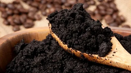 A pus zaț de cafea într-un borcan, apoi bandă adezivă. Ce s-a întâmplat în câteva minute