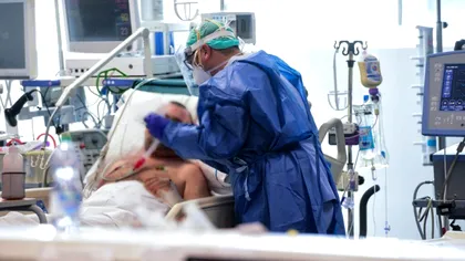 Doi soți din Arad, la un pas de moarte după ce au fost diagnosticați cu botulism.  Ce aliment le-a provocat această intoxicație periculoasă