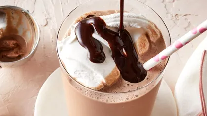 Rețeta racoritoare din vara aceasta. Cum prepari cel mai bun milkshake cu ciocolată