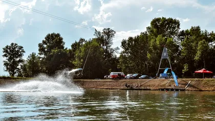 „La Plaja Nouă”, cel mai bun loc din Timișoara unde turiștii pot face schi nautic. Plaja se află pe un lac răsărit în plin câmp