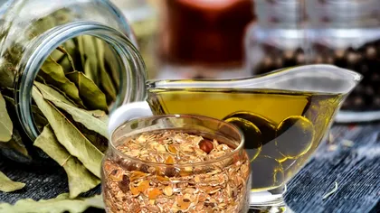 A amestecat dafin, ulei de măsline și fulgi de ovăz, apoi a pus mixul pe față. Ce s-a întâmplat cu tenul ei în câteva minute e uluitor