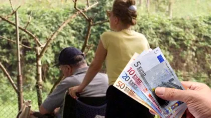 Ce salariu lunar au româncele care îngrijesc bătrâni în Italia sau Spania. Ți se pare că merită sacrificiul?