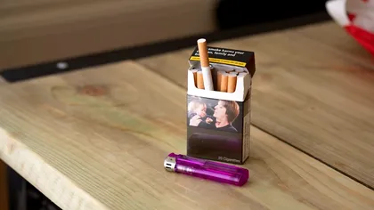 Cu cât se scumpesc țigările, de fapt. De când vor scoate românii care fumează mai mulți bani din buzunar