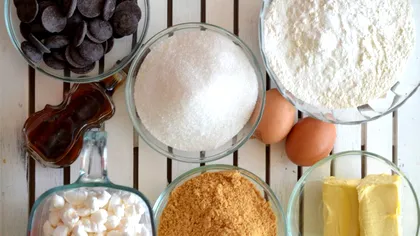 Trucurile geniale pentru a măsura ingredientele pentru prăjituri fără cântar. Așa trebuie să procedezi mereu
