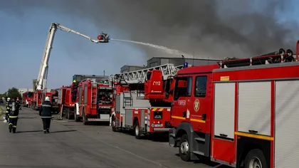 Incendiu în Mogoșoaia. Ce a luat foc și arde cu putere. 15 autospeciale intervin să stingă flăcările VIDEO