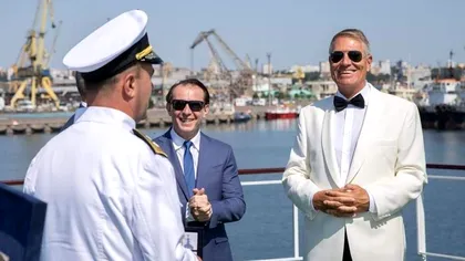 Moment penibil pentru Florin Cîțu la Ziua Marinei 2021. Ce s-a întâmplat când a vrut să îl urmeze pe Klaus Iohannis VIDEO