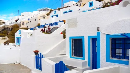 De ce casele din Grecia sunt albe cu uși și obloane albastre. Puțini oameni mai cunosc acest detaliu
