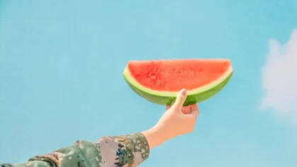 Cum recunoști un pepene injectat față de unul natural. Detaliile secrete care îl fac toxic și periculos pentru om