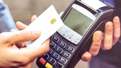 Cum riști să rămâi fără bani pe card dacă mergi la restaurante. Noul pericol care te pândește