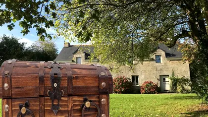 Comoara descoperită de o familie când şi-a renovat casa. Doar o singură piesă valorează 15.000 de euro