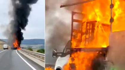 Incendiu violent pe autostradă. Un camion plin cu mobilă a fost distrus de flăcări
