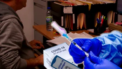Primii angajaţi din România condiţionaţi să se testeze sau să se vaccineze pentru a fi primiţi la muncă