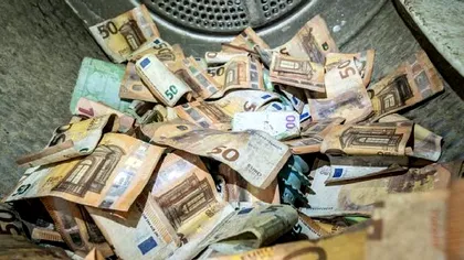 De ce au ajuns nemţii să îşi usuce banii în maşina de spălat. Imaginile au devenit virale