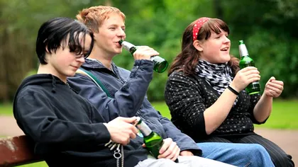 Băutura care trimite tot mai mulți tineri la spital. Medicii trag un semnal de alarmă pentru părinți