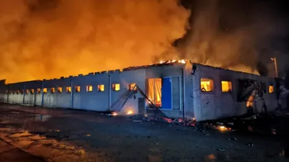 Video. Incendiu devastator la o fabrică de pâine din Constanța. Zeci de pompieri au intervenit de urgență