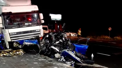 Accident mortal în Buzău după ciocnirea violentă dintre un camion și trei autoturisme. Mai multe echipaje SMURD au intervenit de urgență